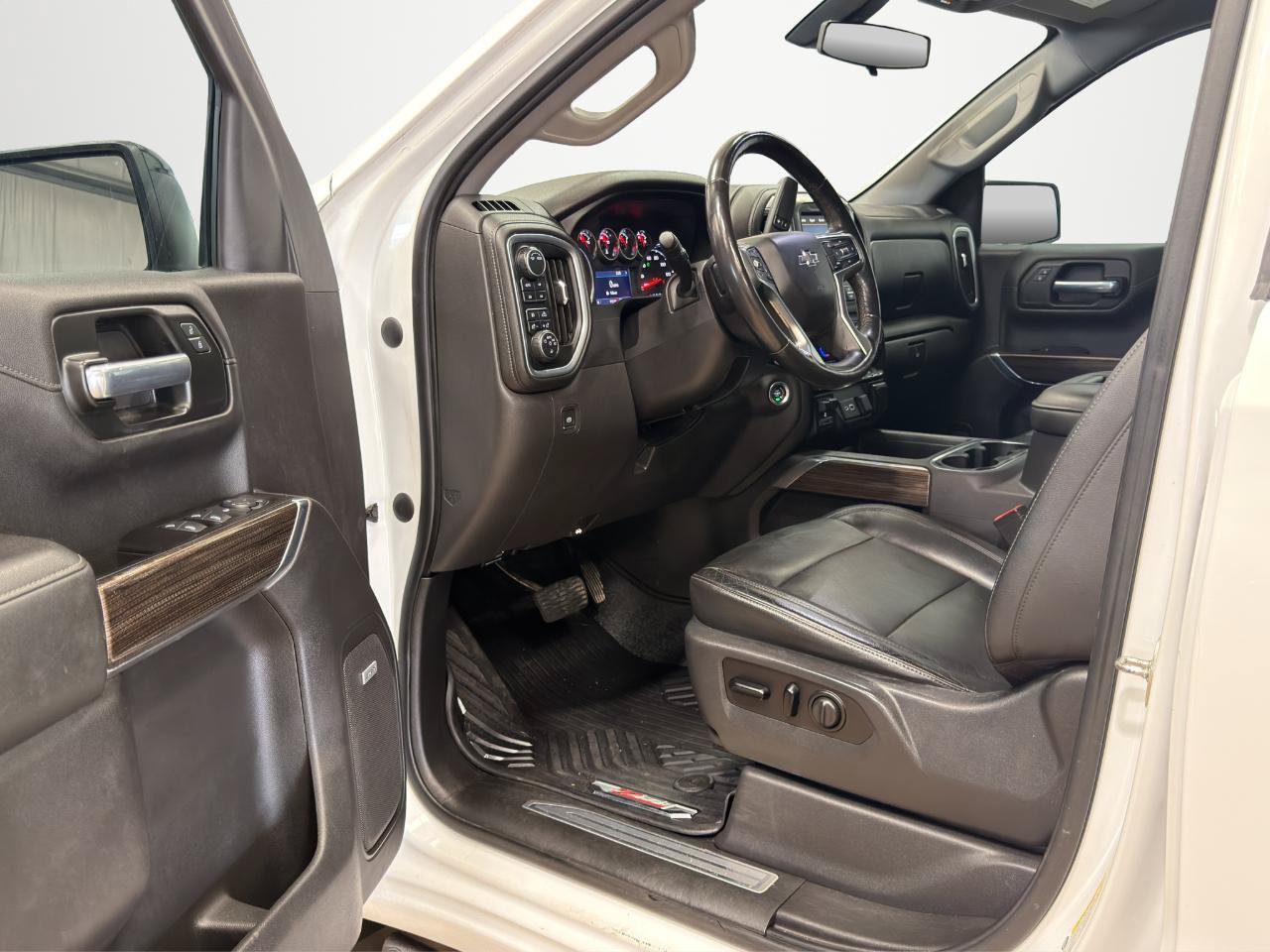 Used 2020 Chevrolet Silverado 1500 RST AWD/4WD image 12