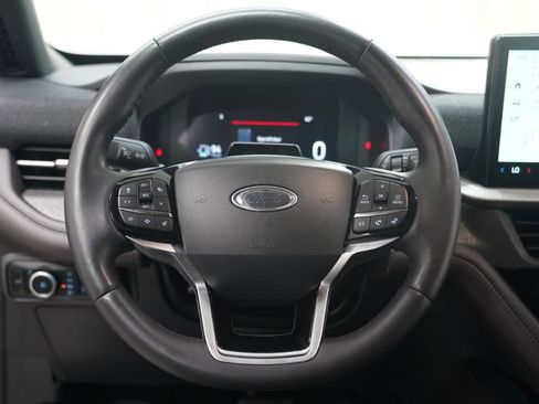 Used 2025 Ford Explorer Platinum RWD image 12
