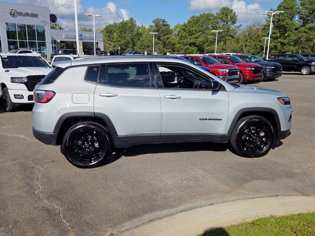 Used 2026 Jeep Compass Latitude AWD/4WD image 15