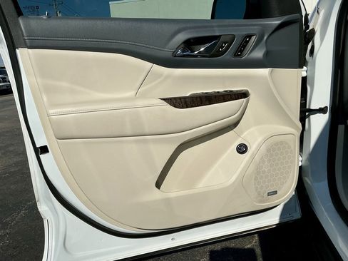 Used 2023 GMC Acadia Denali w/ Denali Technology Package image 46