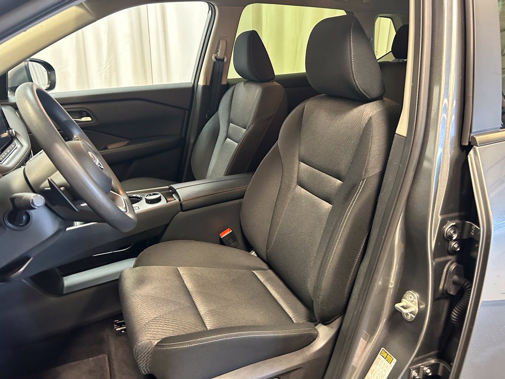 Used 2024 Nissan Rogue SV AWD/4WD image 6