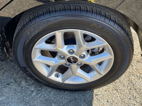 Used 2025 Kia Soul LX w/ LX Technology Package image 28