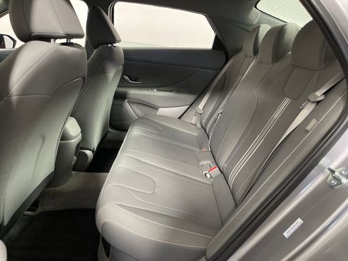 Used 2025 Hyundai Elantra Hybrid FWD image 13