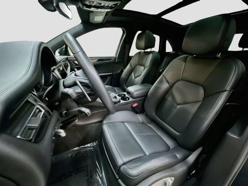 Certified 2023 Porsche Macan S AWD/4WD image 5