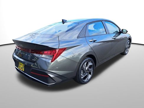 New 2025 Hyundai Elantra SEL image 6
