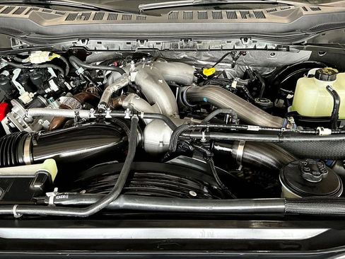 Certified 2025 Ford F250 Lariat w/ Black Appearance Package AWD/4WD image 9