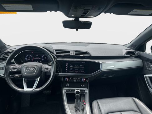 Used 2020 Audi Q3 2.0T Premium w/ Convenience Package AWD/4WD image 9