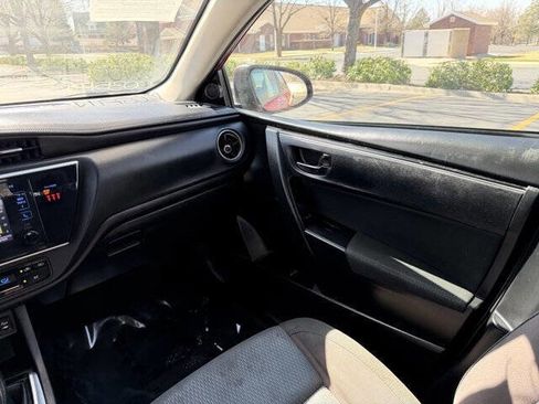 Used 2019 Toyota Corolla LE image 19