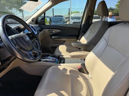 Used 2019 Honda Pilot Touring image 10