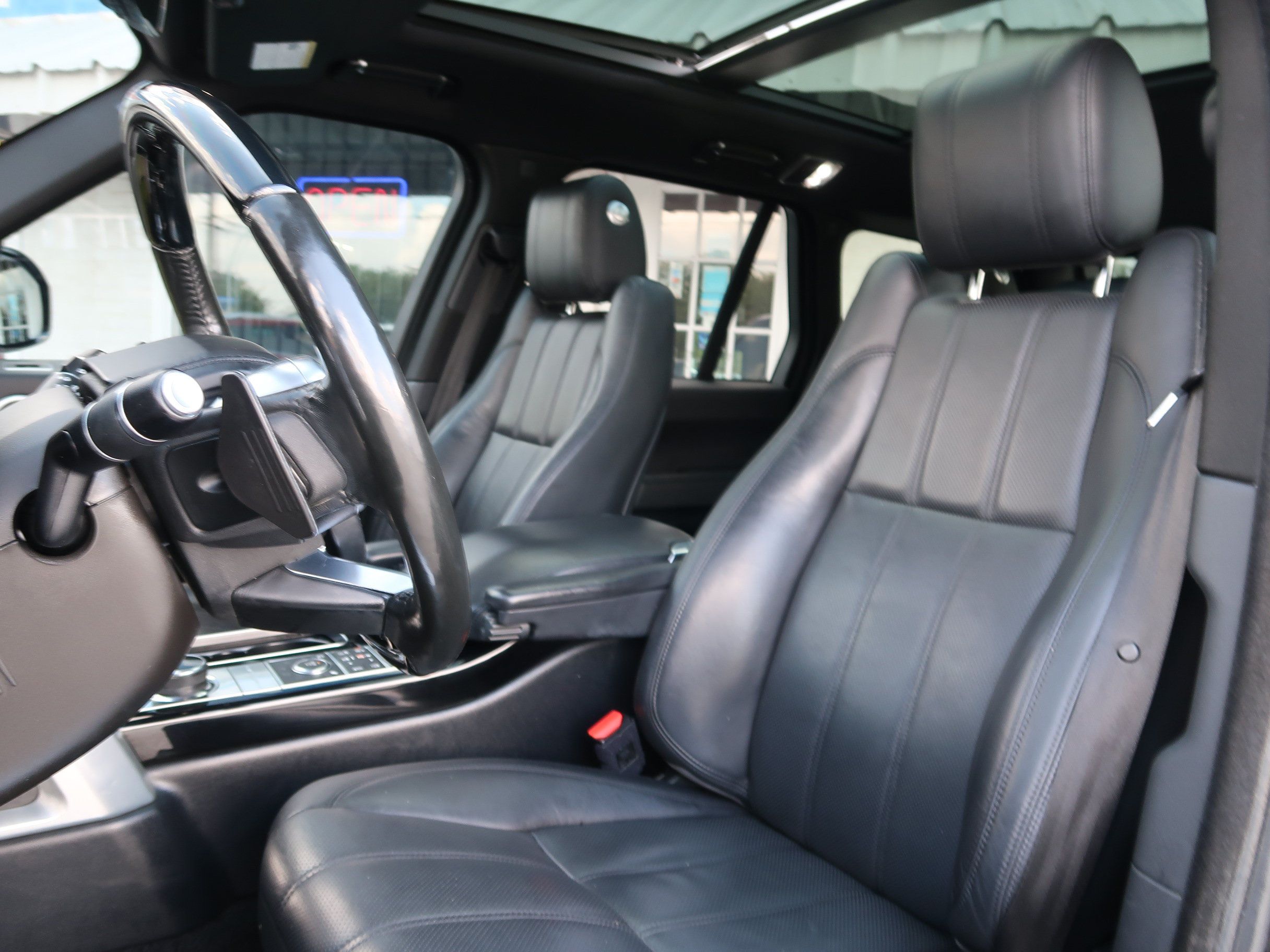 Used 2017 Land Rover Range Rover HSE AWD/4WD image 12