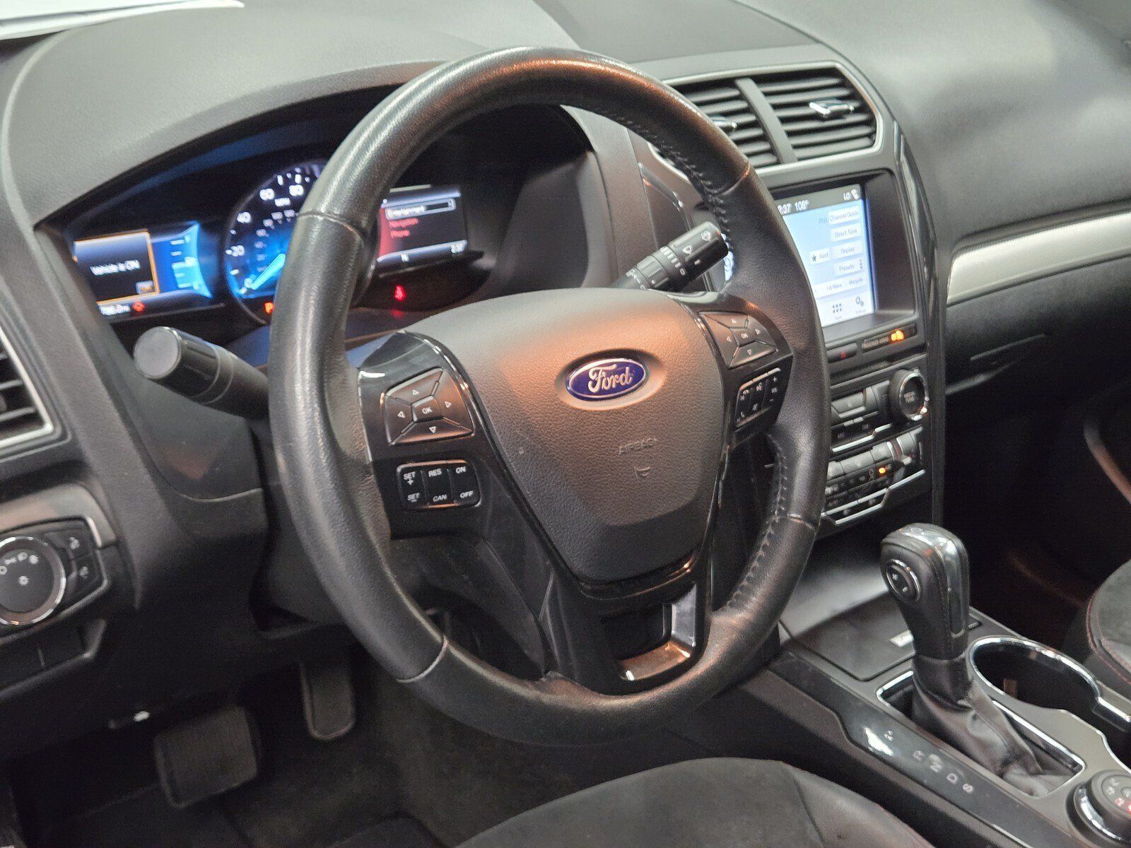 Used 2018 Ford Explorer XLT w/ Equipment Group 202A AWD/4WD image 16