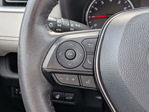 Used 2021 Toyota RAV4 XLE Premium image 18