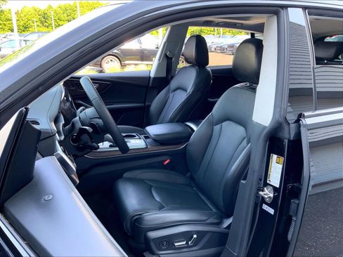 Used 2023 Audi Q8 Prestige w/ Prestige Package AWD/4WD image 17