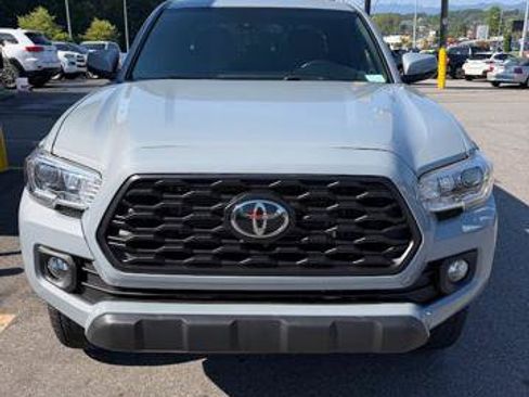 Used 2021 Toyota Tacoma TRD Off-Road w/ Technology Package AWD/4WD image 3