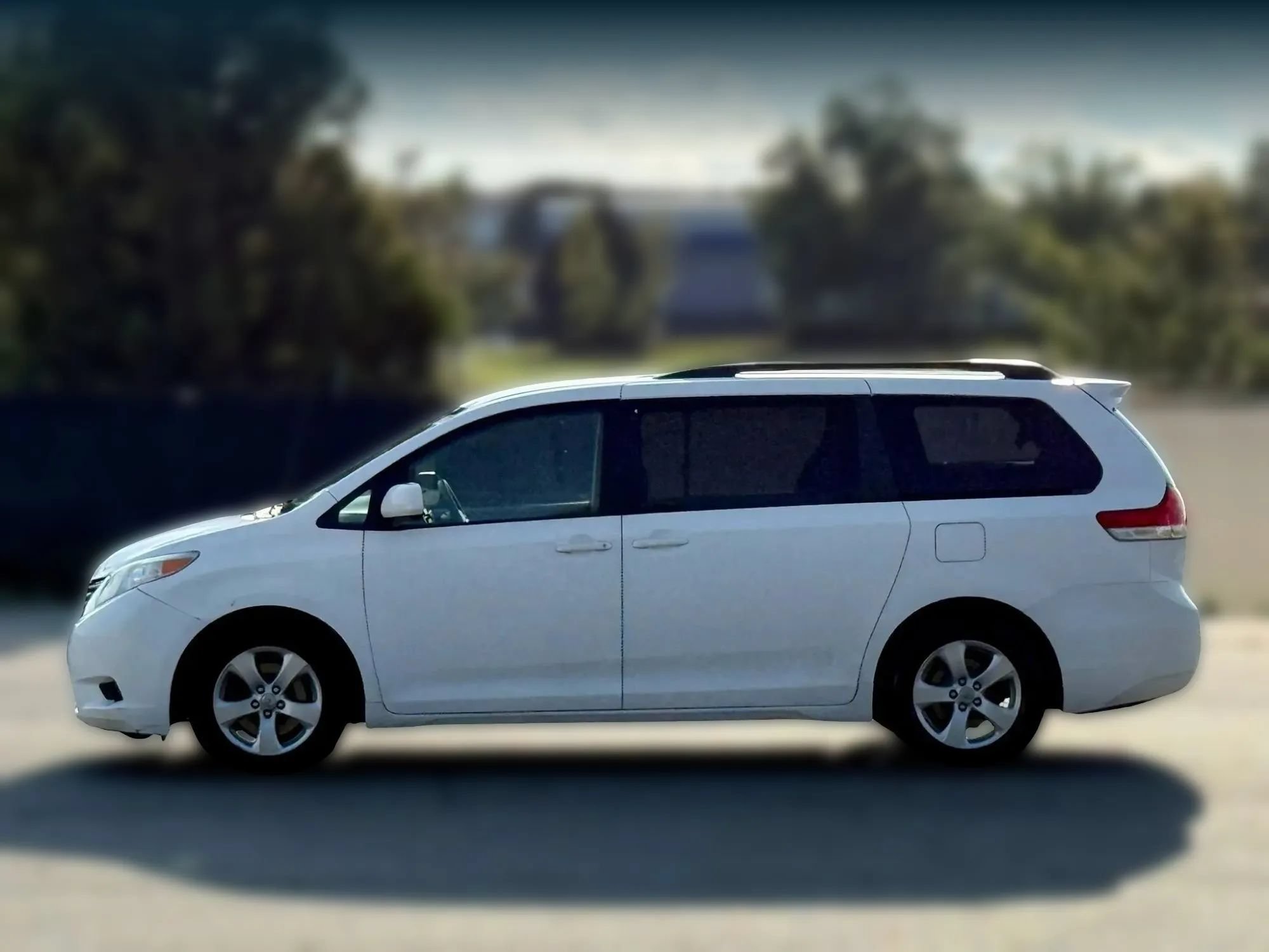 Used 2012 Toyota Sienna LE FWD image 8