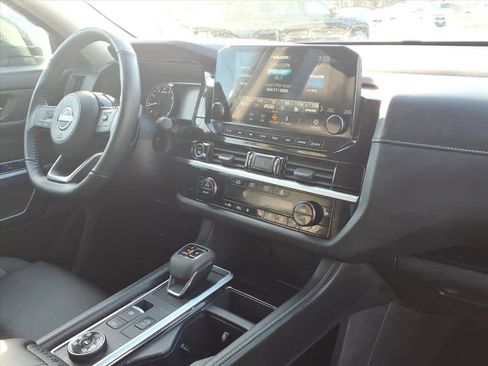 Certified 2024 Nissan Pathfinder SL image 23