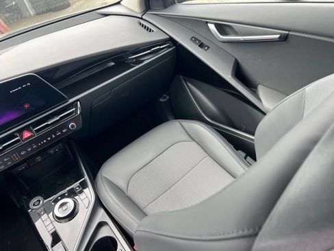 Certified 2025 Kia Niro Wind w/ Wind Preserve Package FWD image 13