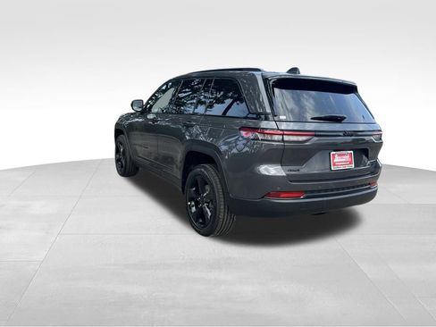 New 2025 Jeep Grand Cherokee Altitude image 4