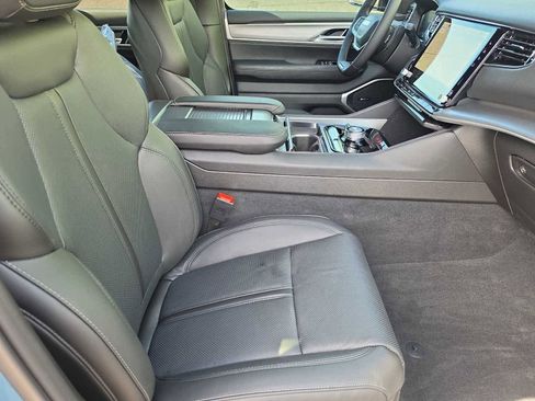 New 2026 Jeep Grand Wagoneer L 4WD image 32