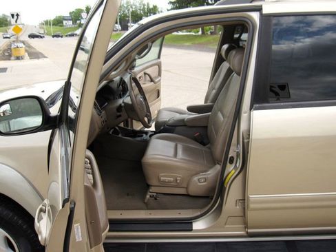 Used 2004 Toyota Sequoia SR5 AWD/4WD image 17
