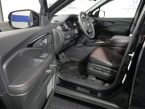 Certified 2025 Honda Ridgeline Black Edition image 29