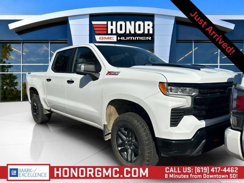 Used 2023 Chevrolet Silverado 1500 LT Trail Boss w/ LT Trail Boss Premium Package AWD/4WD image 1