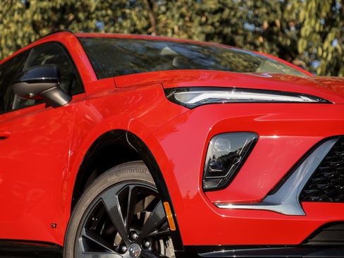 New 2025 Buick Envision Sport Touring image 3