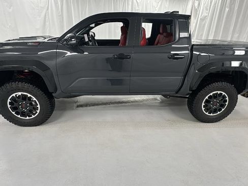 Used 2025 Toyota Tacoma TRD Sport image 6