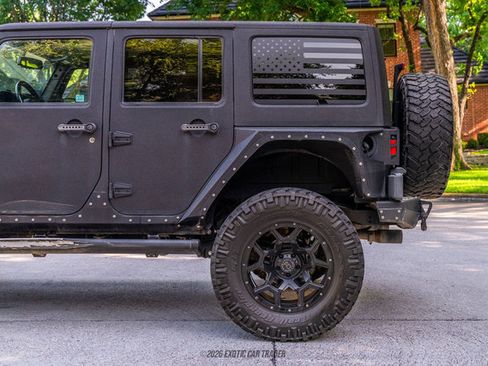 Used 2017 Jeep Wrangler Unlimited Rubicon w/ Connectivity Group AWD/4WD image 5