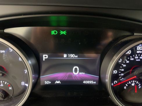 Used 2022 Kia Carnival LX image 19