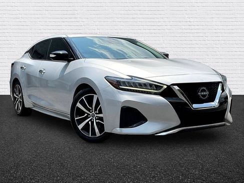 Used 2023 Nissan Maxima SV w/ Floor Mat Group FWD image 3