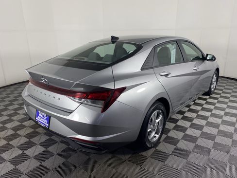 Used 2021 Hyundai Elantra SE FWD image 6