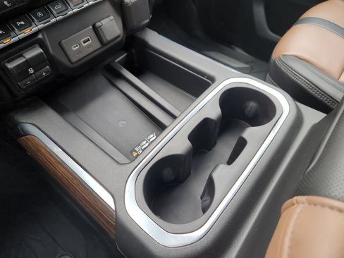 Used 2021 Chevrolet Silverado 1500 High Country w/ Technology Package AWD/4WD image 19