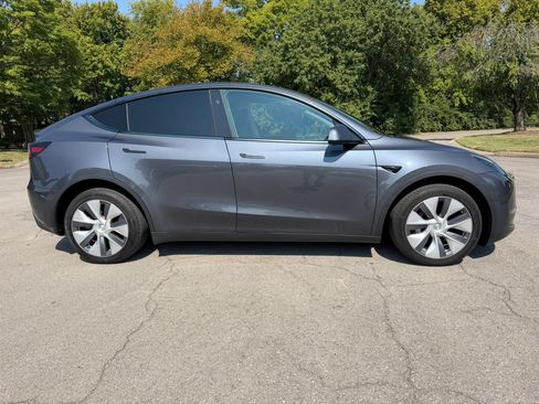 Used 2023 Tesla Model Y Long Range AWD/4WD image 5