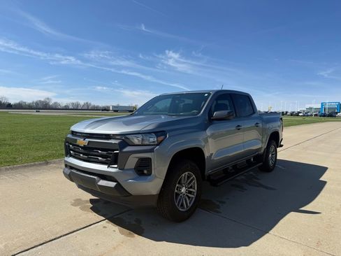 Used 2024 Chevrolet Colorado LT w/ LT Convenience Package image 8