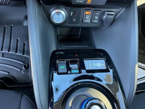 Used 2019 Nissan Leaf SV w/ SV Technology Package image 19