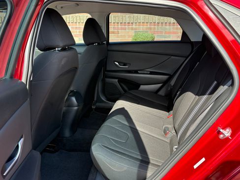Used 2023 Hyundai Elantra SEL w/ Convenience Package FWD image 7