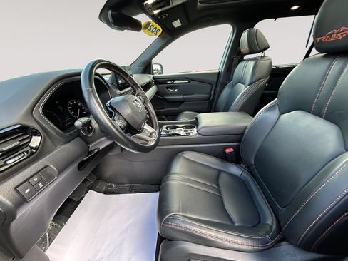 Used 2024 Honda Pilot TrailSport image 9