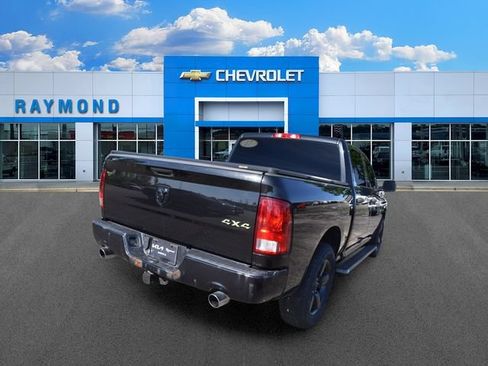 Used 2017 RAM 1500 Express w/ Black Ram 1500 Express Group AWD/4WD image 3