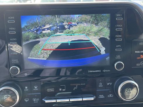 Used 2021 Toyota Highlander LE image 42