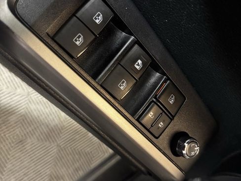 Used 2017 Toyota Tacoma SR5 image 18