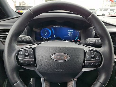 Certified 2023 Ford Explorer Platinum w/ Equipment Group 601A image 19