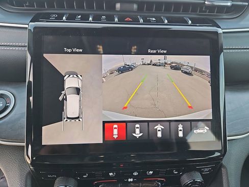 Used 2023 Jeep Grand Cherokee Limited w/ Luxury Tech Group II image 15