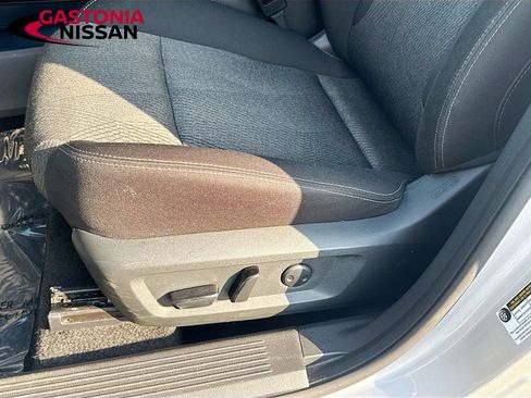 Used 2024 Nissan Rogue SV AWD/4WD image 25