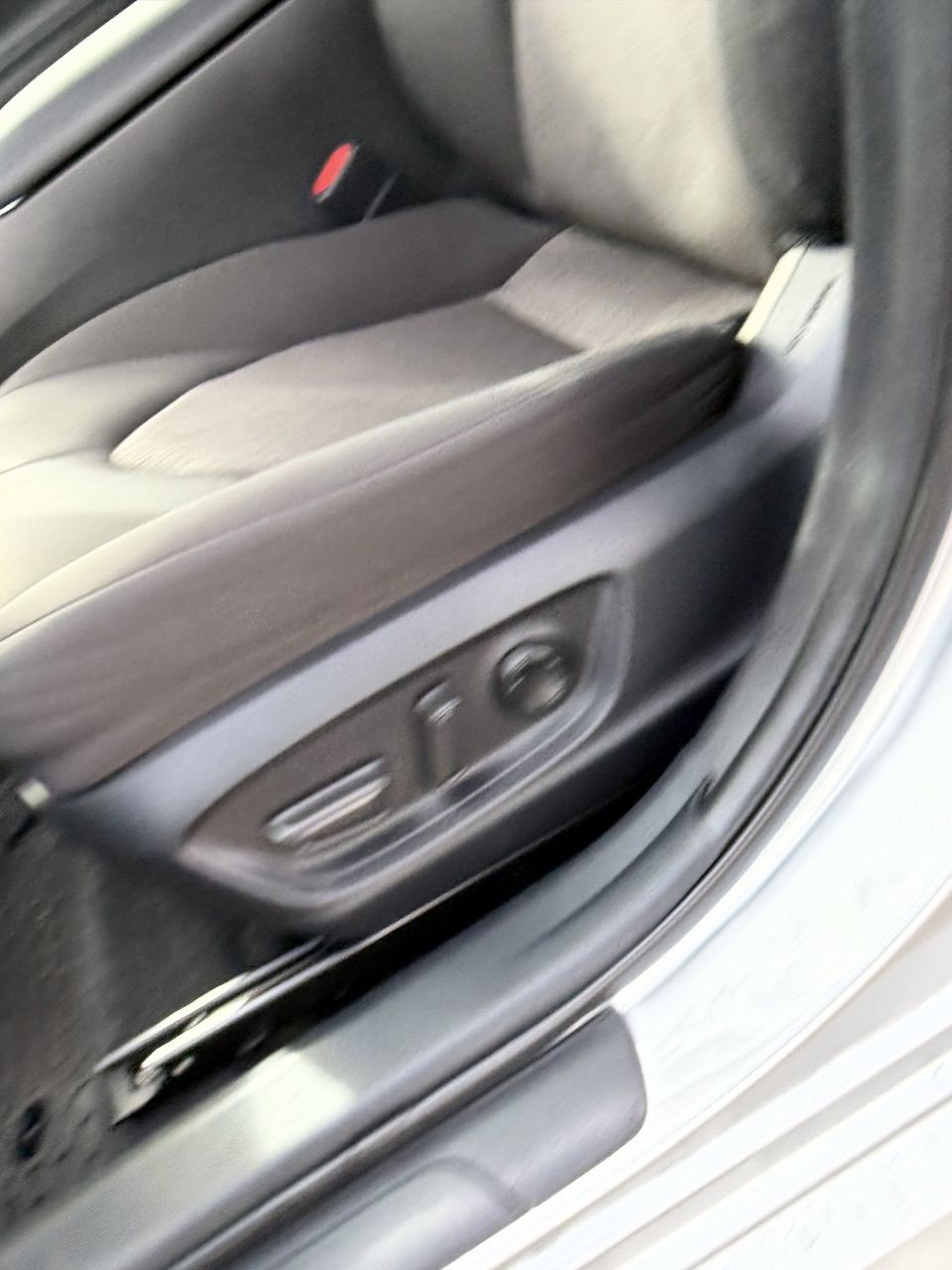 Used 2022 Toyota Camry LE FWD image 9
