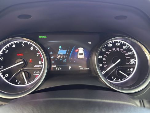 Used 2018 Toyota Camry XLE FWD image 13