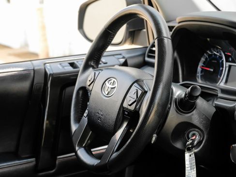 Used 2018 Toyota 4Runner TRD Off-Road Premium AWD/4WD image 16