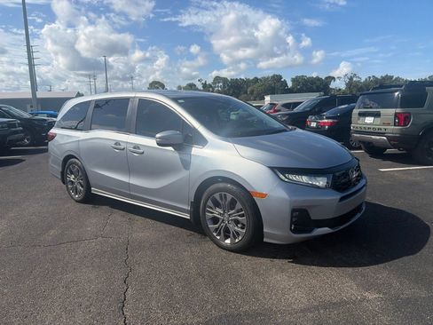 Used 2025 Honda Odyssey Touring image 1