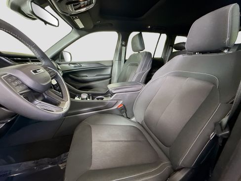 Used 2024 Jeep Grand Cherokee Laredo X image 22