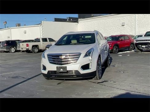 Used 2018 Cadillac XT5 Premium Luxury image 3